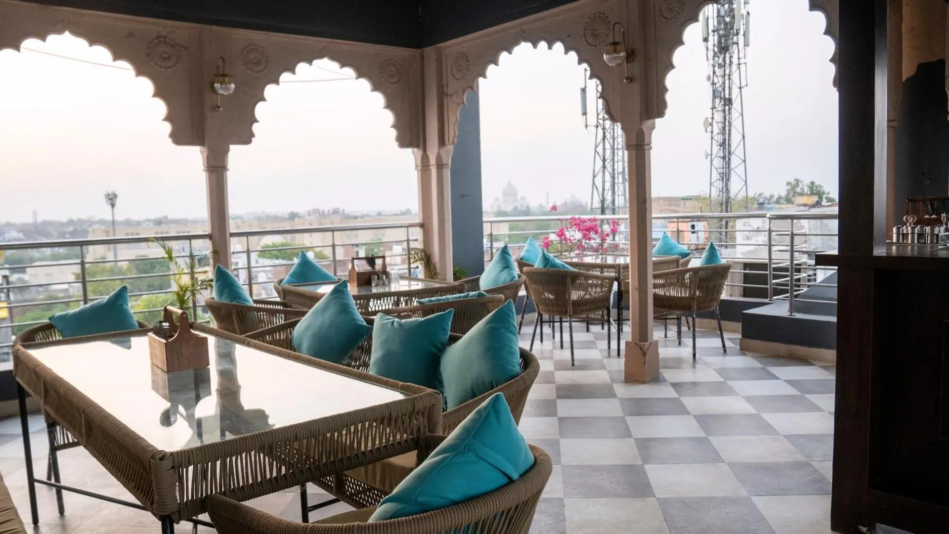 Hotel Sun Grand آغْرا