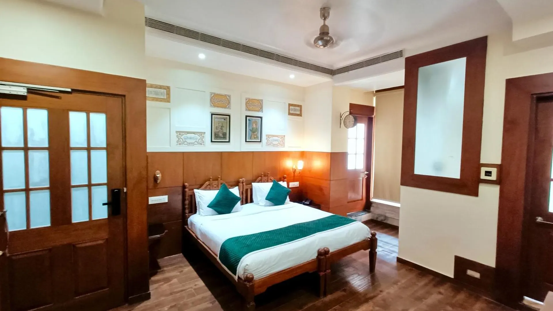 Hotel Sun Grand آغْرا